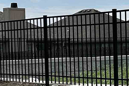 Example 01 of an Aluminum Fence installed by Slagle Fence in the Kansas City Metro