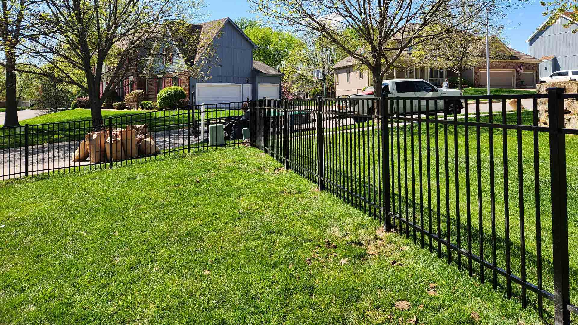 Example 03 of a residential aluminum fence fabricated and installed by Slagle Fence in Kansas City