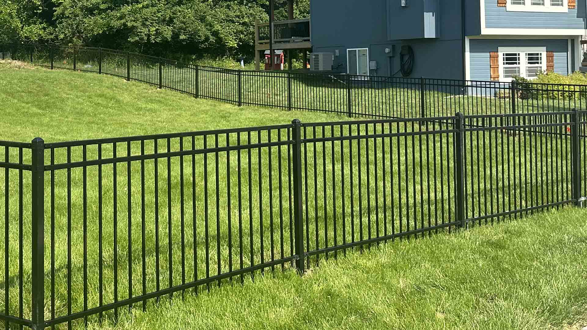 Example 09 of a residential aluminum fence fabricated and installed by Slagle Fence in Kansas City