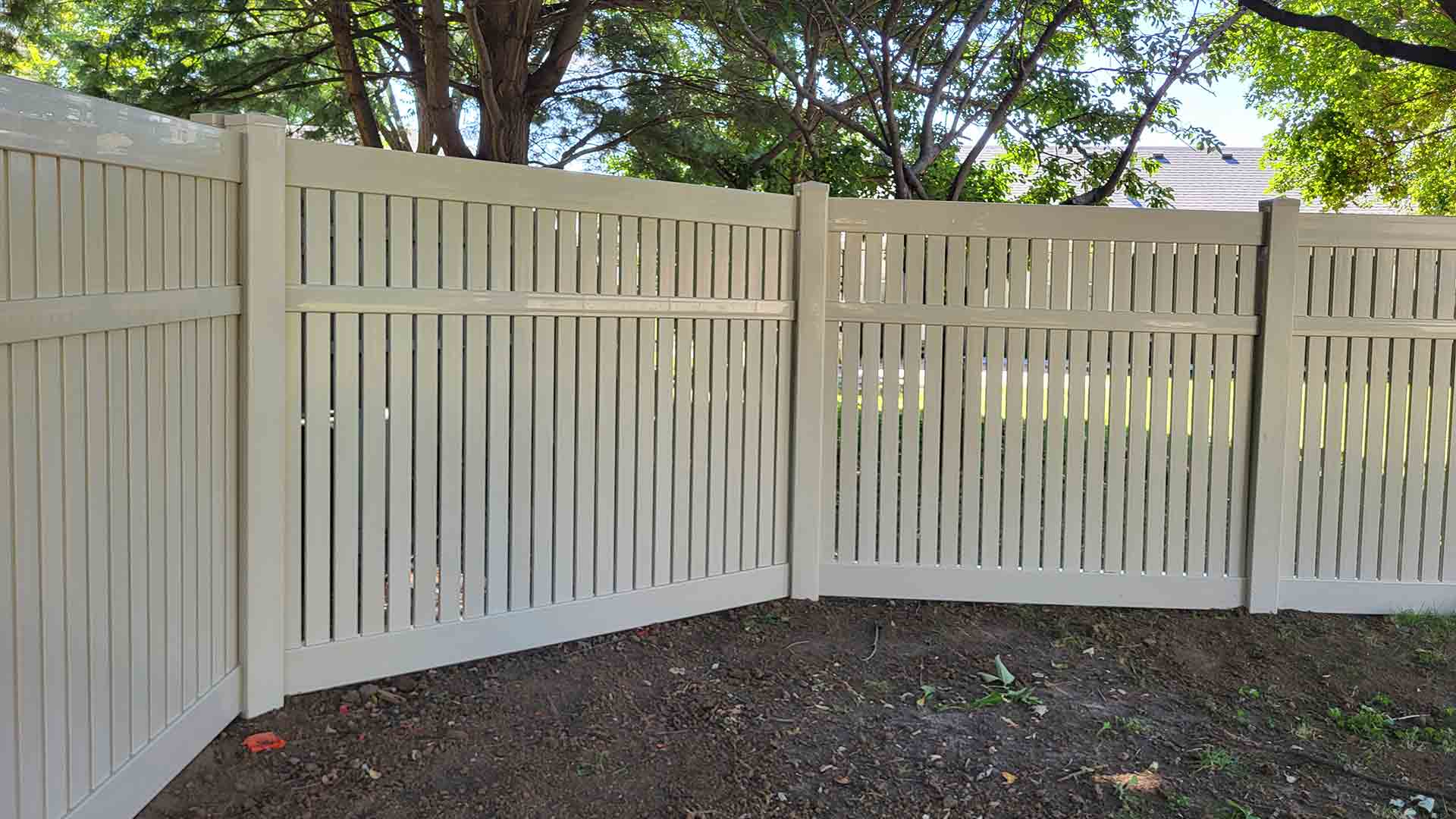 Example of a Vinyl Fence built by Slagle Fence Kansas City 04