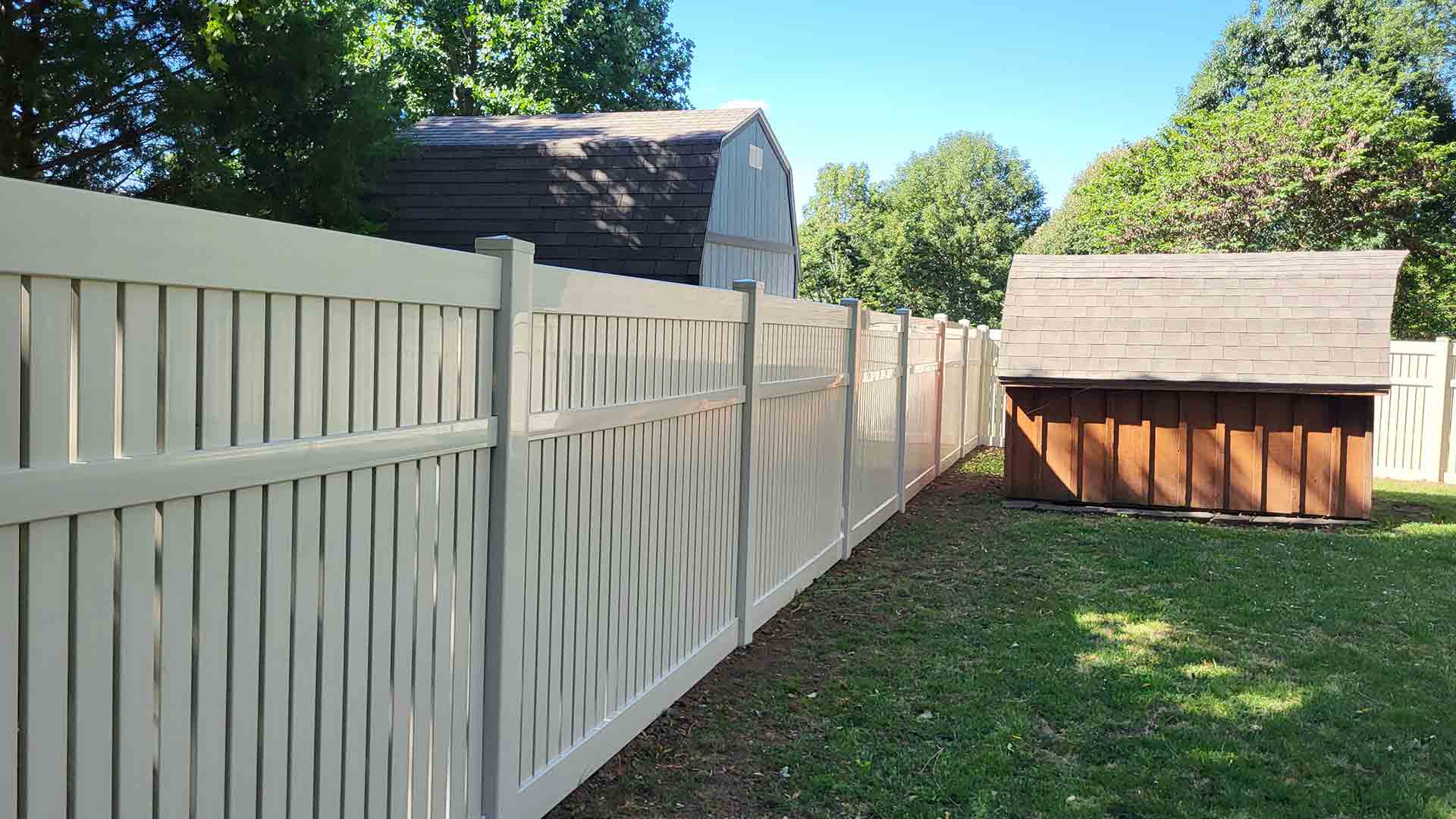 Example of a Vinyl Fence built by Slagle Fence Kansas City 02