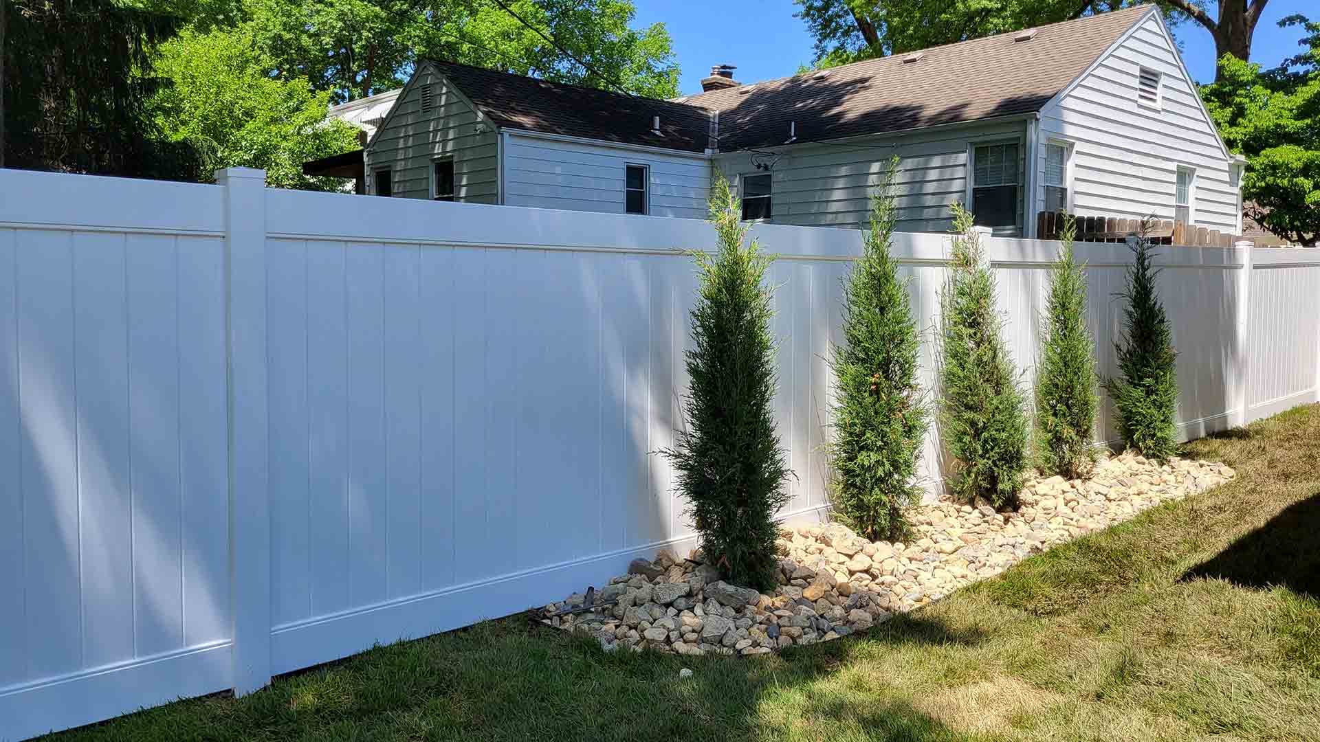 Example of a Vinyl Fence built by Slagle Fence Kansas City 01