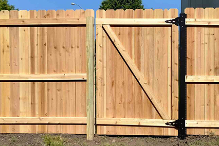 Example 03 of a Wood Fence installed by Slagle Fence in the Kansas City Metro